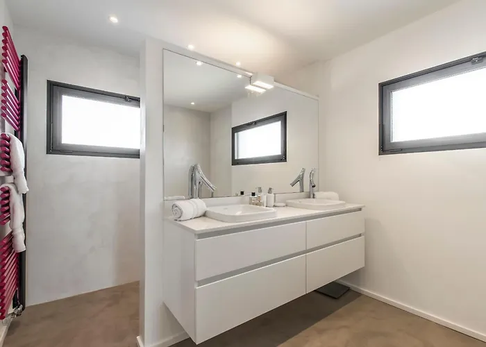 - High Standing Contemporay * Biarritz