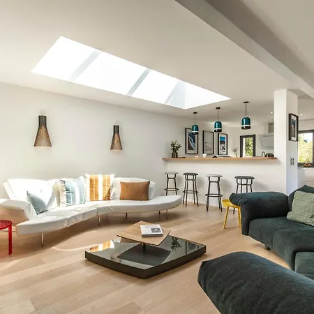 - High Standing Contemporay Biarritz