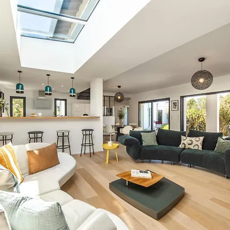 - High Standing Contemporay Villa Biarritz