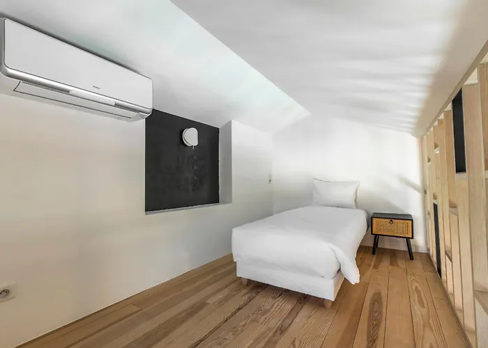 - High Standing Contemporay Villa