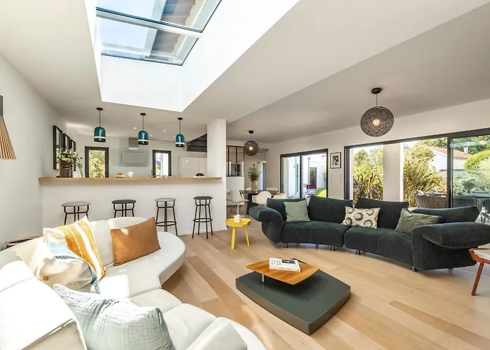 - High Standing Contemporay Villa Biarritz