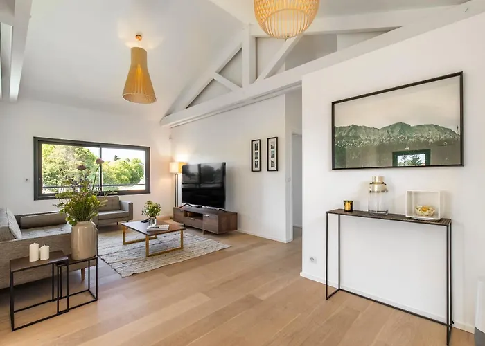 - High Standing Contemporay Biarritz